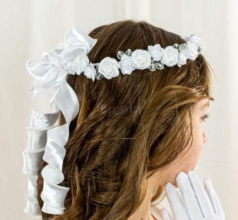 Wianek dziewczęcy w różyczyczki atłasowe z dodatkiem dużych bezbarwnych koralików MODA SANOK
