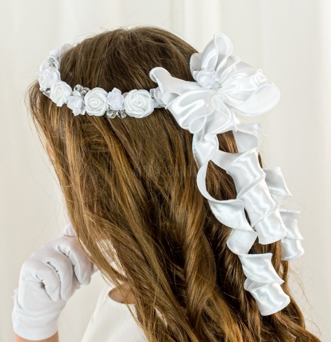 Wianek dziewczęcy w różyczyczki atłasowe z dodatkiem dużych bezbarwnych koralików MODA SANOK