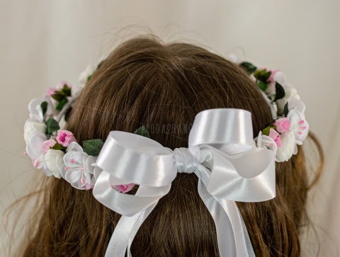 Wianek komunijny dziewczęcy delikatny w biało różowe kwiatuszki z zielonymi listkami MODA SANOK