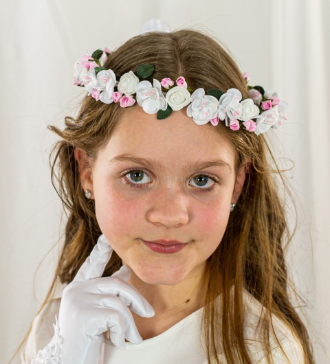 Wianek komunijny dziewczęcy delikatny w biało różowe kwiatuszki z zielonymi listkami MODA SANOK