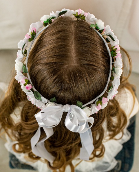 Wianek komunijny dziewczęcy delikatny w biało różowe kwiatuszki z zielonymi listkami MODA SANOK