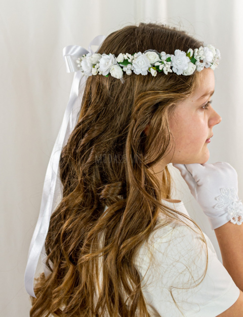 Wianek komunijny dziewczęcy przeplatany białym kwiatuszkie z perełką i różyczką piankową z dodtkiem zieleni MODA SANOK