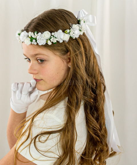 Wianek komunijny dziewczęcy przeplatany białym kwiatuszkie z perełką i różyczką piankową z dodtkiem zieleni MODA SANOK
