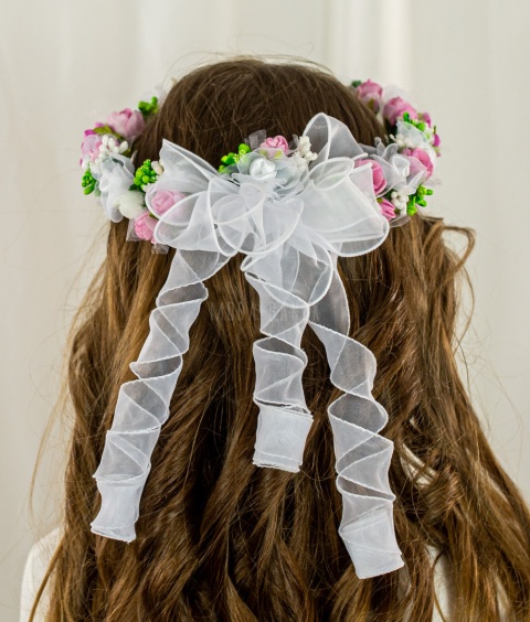 Wianek komunijny dziewczęcy z piankowych i satynowych różyczek w kolorze ciemnego i jasnego różu z dodatkiem zieleni MODA SANOK