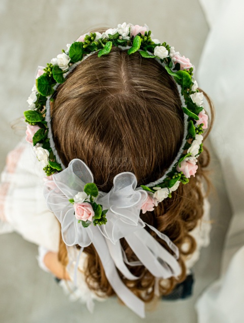 Wianek komunijny dziewczęcy z piankowymi różyczkami i zielonymi listkami MODA SANOk