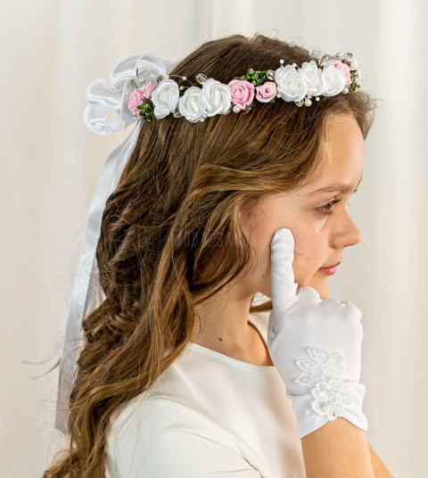 Wianek komunijny dziewczęcy z różyczkami piankowymi, atłasowymi, dodatkiem zieleni oraz koralikami na żyłce MODA SANOK