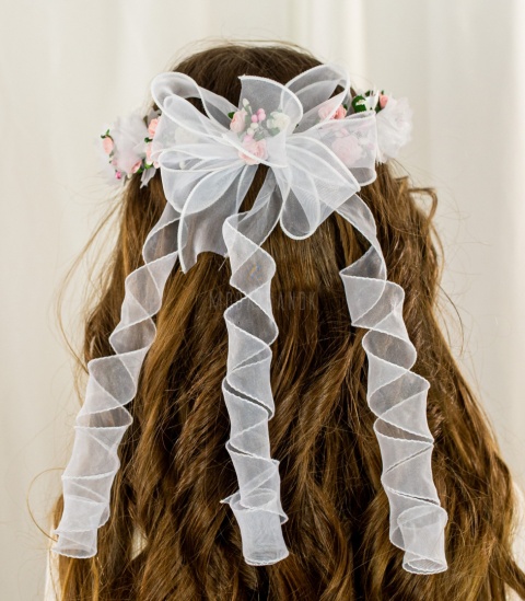 Wianek komunijny dziewczęcy z trzema różyczkami przedzielonymi satynowym większym kwiatem MODA SANOK