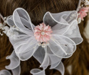 Wianek komunijny dziewczęcy zdobiony perełkami na żyłce oraz kwiatami MODA SANOK