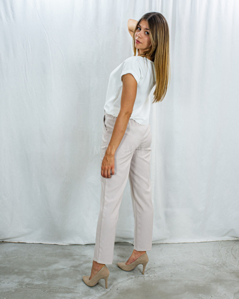 Eleganckie spodnie damskie, długie z gumą w pasie, cienkie w kolorze beżowym MTM - MODA SANOK