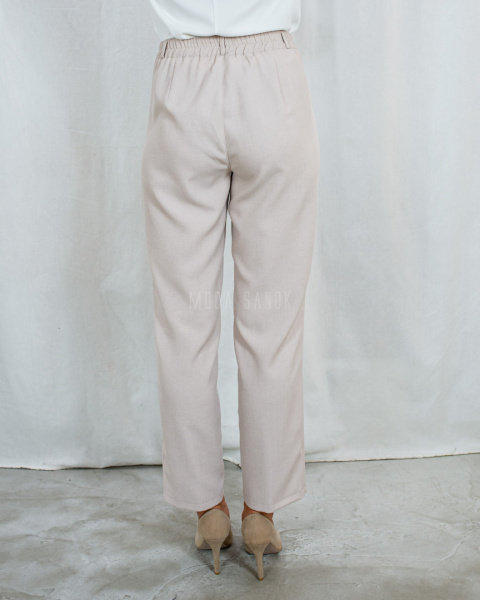 Eleganckie spodnie damskie, długie z gumą w pasie, cienkie w kolorze beżowym MTM - MODA SANOK