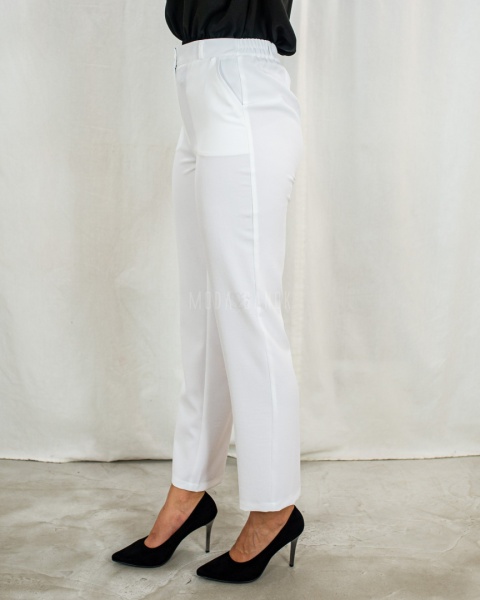 Eleganckie spodnie damskie, długie z gumą w pasie, cienkie w kolorze białym MTM - MODA SANOK