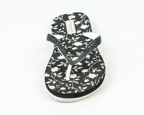 Japonki, klapki damskie w kolorze czarno białym z motywem kwiatowym MOODO - MODA SANOK