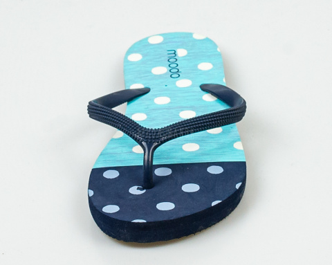 Japonki, klapki damskie w kolorze miętowo granatowym z kropeczkami MOODO - MODA SANOK