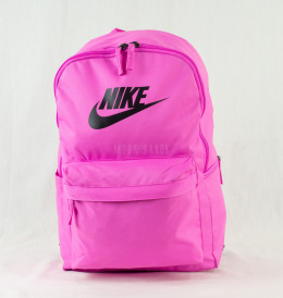 Jasno różowy plecak, szkolny, sportowy NIKE z delikatnym czarnym logo na przodzie MODA SANOK