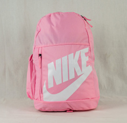 Pudrowo-różowy plecak firmy NIKE z białym logo i piórnikiem w zestawie MODA SANOK